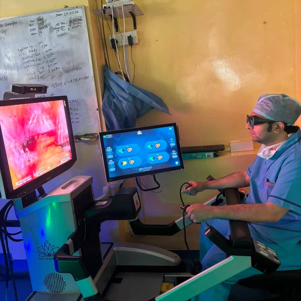 Dr Pallab Roy Performing Robotic Surgery Dr Pallab Roy Performing Robotic Surgery